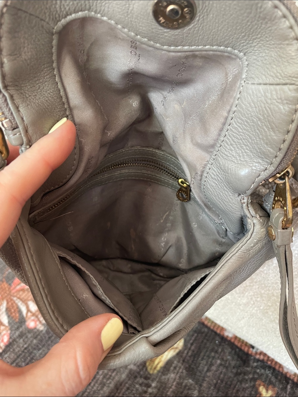 Marc by Marc Jacobs Pebbled Gray Leather Natasha Crossbody Gold Plaque As Is - Picture 10 of 11